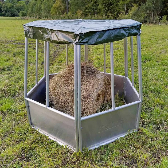 Hexagonal feeder with roof, 12 feed openings Stable feeder without spaces between the sections or sharp edges.